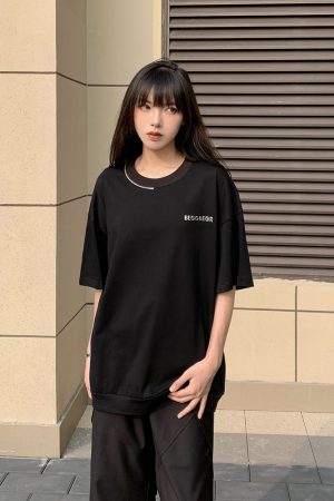 High-End Minimalist Unisex Short-Sleeve T-Shirt - Trendy Clean Fit Top for Casual Style