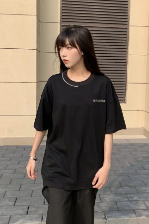 High-End Minimalist Unisex Short-Sleeve T-Shirt - Trendy Clean Fit Top for Casual Style
