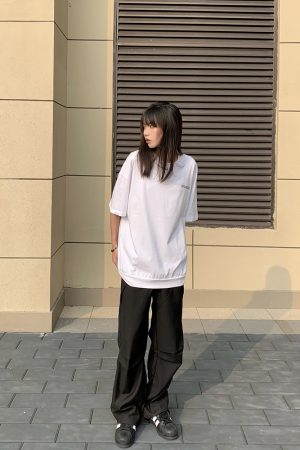 High-End Minimalist Unisex Short-Sleeve T-Shirt - Trendy Clean Fit Top for Casual Style