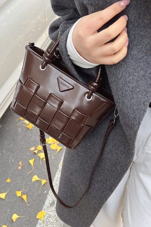 High-End Oil Wax Leather Bucket Bag for Women - 2025 Patchwork Shoulder Crossbody Handbag for Spring and Summer Fashion