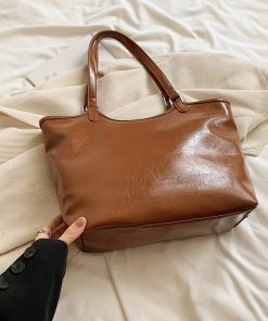 High-End Oil Wax Leather Tote Bag for Women - Large Capacity Shoulder Bag for Spring/Summer 2025, Ideal for Students and Commuting