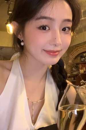High-End Pearl Earrings - French Minimalist Design, Trendy Vintage Style, Versatile Light Luxury Ear Accessories