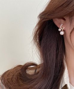High-End Pearl Stud Earrings - Trendy 2025 Korean Style Light Luxury Design for Women, Internet Celebrity Must-Have
