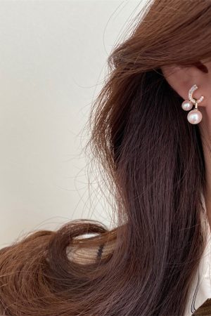 High-End Pearl Stud Earrings - Trendy 2025 Korean Style Light Luxury Design for Women, Internet Celebrity Must-Have