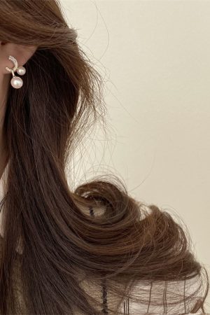 High-End Pearl Stud Earrings - Trendy 2025 Korean Style Light Luxury Design for Women, Internet Celebrity Must-Have