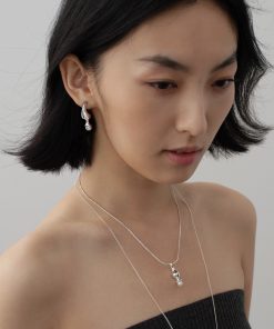High-End Silver Necklace with Pearl Pendant, Collarbone Chain, Sculpture Design â€“ Trendy Niche Fashion Statement Piece