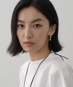 High-End Silver Necklace with Pearl Pendant, Collarbone Chain, Sculpture Design â€“ Trendy Niche Fashion Statement Piece