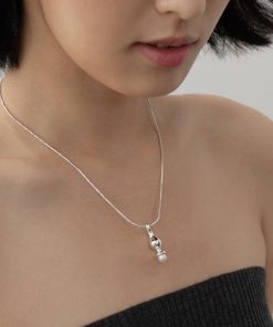 High-End Silver Necklace with Pearl Pendant, Collarbone Chain, Sculpture Design â€“ Trendy Niche Fashion Statement Piece