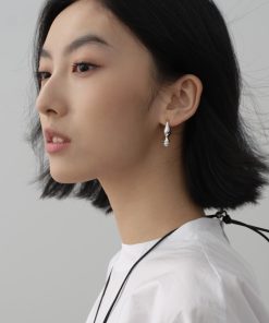 High-End Silver Necklace with Pearl Pendant, Collarbone Chain, Sculpture Design â€“ Trendy Niche Fashion Statement Piece