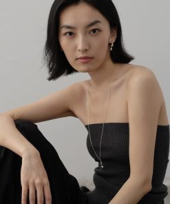 High-End Silver Necklace with Pearl Pendant, Collarbone Chain, Sculpture Design â€“ Trendy Niche Fashion Statement Piece