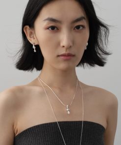 High-End Silver Necklace with Pearl Pendant, Collarbone Chain, Sculpture Design â€“ Trendy Niche Fashion Statement Piece