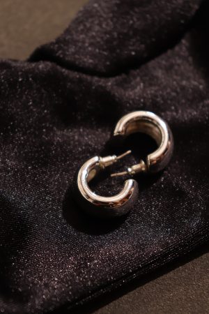 High-End Simple Hoop Earrings, Niche Design S925 Silver Needle Studs, Trendy 2025 Fashion Accessory