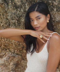 High-End Square Ring for Women - Elegant Vacation Style, Simple Versatile Niche Design, Fashionable French Aesthetic