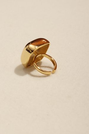High-End Square Ring for Women - Elegant Vacation Style, Simple Versatile Niche Design, Fashionable French Aesthetic