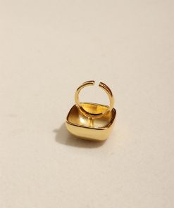 High-End Square Ring for Women - Elegant Vacation Style, Simple Versatile Niche Design, Fashionable French Aesthetic