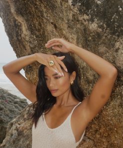 High-End Square Ring for Women - Elegant Vacation Style, Simple Versatile Niche Design, Fashionable French Aesthetic