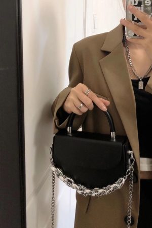 High-End Textured Chain Small Square Saddle Bag - 2025 Spring/Summer Fashion Crossbody Bag