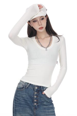 High-End U-Neck Knitted Long Sleeve Top for Women - Slim Fit, Stylish Versatile Autumn Winter Base Shirt