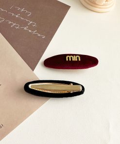 High-End Velvet Hair Clip for Forehead Bangs, Retro Oval Side Clip, Elegant Duckbill Hair Accessory for Autumn and Winter