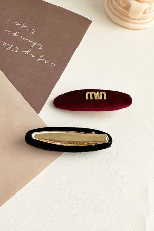 High-End Velvet Hair Clip for Forehead Bangs, Retro Oval Side Clip, Elegant Duckbill Hair Accessory for Autumn and Winter