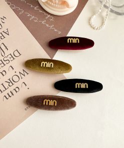 High-End Velvet Hair Clip for Forehead Bangs, Retro Oval Side Clip, Elegant Duckbill Hair Accessory for Autumn and Winter