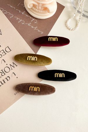 High-End Velvet Hair Clip for Forehead Bangs, Retro Oval Side Clip, Elegant Duckbill Hair Accessory for Autumn and Winter