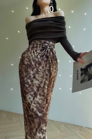 High-End Vintage Leopard Print Bodycon Midi Skirt with Split - Autumn Old Money Style