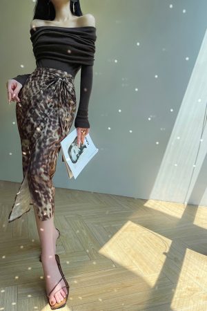 High-End Vintage Leopard Print Bodycon Midi Skirt with Split - Autumn Old Money Style