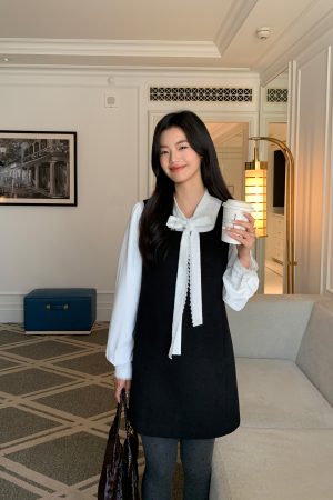 High-End Woolen Sleeveless Vest Dress for Women - Elegant Layered Autumn Winter Style