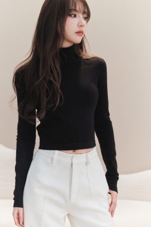 High-Neck Knitted Base Layer Long Sleeve Sweater for Women, Slim-Fit Solid Color Wool Top, Versatile Autumn Fashion