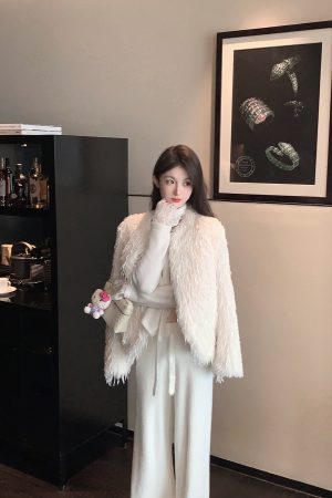 High-Quality Eco-Friendly White Feather Fur Short Coat for Women - Designer Style Outerwear