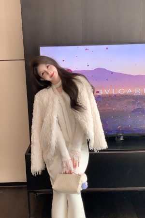 High-Quality Eco-Friendly White Feather Fur Short Coat for Women - Designer Style Outerwear