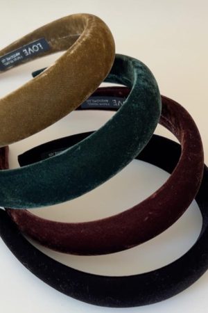 High-Quality Korean Velvet LOVE Headband - Retro Wide Hair Clip for Autumn & Winter, Face-Slimming Crown Accessory