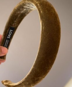 High-Quality Korean Velvet LOVE Headband - Retro Wide Hair Clip for Autumn & Winter, Face-Slimming Crown Accessory