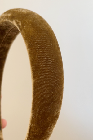 High-Quality Korean Velvet LOVE Headband - Retro Wide Hair Clip for Autumn & Winter, Face-Slimming Crown Accessory