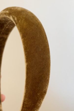 High-Quality Korean Velvet LOVE Headband - Retro Wide Hair Clip for Autumn & Winter, Face-Slimming Crown Accessory