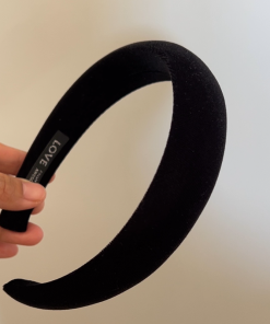 High-Quality Korean Velvet LOVE Headband - Retro Wide Hair Clip for Autumn & Winter, Face-Slimming Crown Accessory