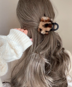 High-Quality Mink Fur Leopard Print Hair Claw Clip for Thick Hair - Korean Style Shark Clip for Autumn/Winter Accessories