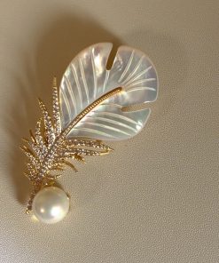 High-Quality Natural Shell Full Diamond Feather Brooch - Elegant Autumn Winter Fashion Accessory for Suit and Sweater