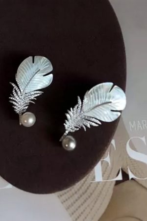 High-Quality Natural Shell Full Diamond Feather Brooch - Elegant Autumn Winter Fashion Accessory for Suit and Sweater
