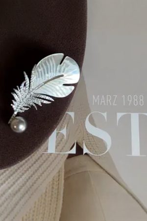 High-Quality Natural Shell Full Diamond Feather Brooch - Elegant Autumn Winter Fashion Accessory for Suit and Sweater