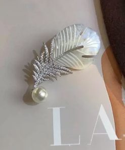 High-Quality Natural Shell Full Diamond Feather Brooch - Elegant Autumn Winter Fashion Accessory for Suit and Sweater