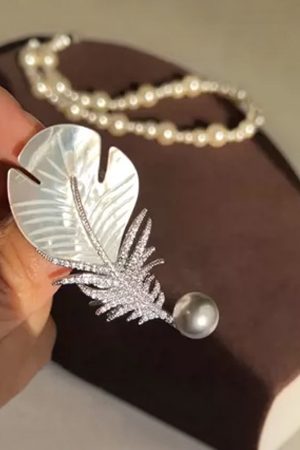High-Quality Natural Shell Full Diamond Feather Brooch - Elegant Autumn Winter Fashion Accessory for Suit and Sweater