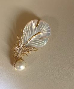 High-Quality Natural Shell Full Diamond Feather Brooch - Elegant Autumn Winter Fashion Accessory for Suit and Sweater