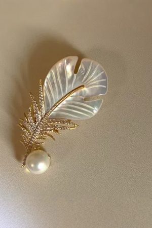 High-Quality Natural Shell Full Diamond Feather Brooch - Elegant Autumn Winter Fashion Accessory for Suit and Sweater