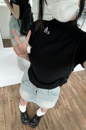 High-Waisted American Retro Washed Denim Mini Skirt for Women - Summer 2025 Sexy Bodycon Style