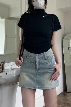 High-Waisted American Retro Washed Denim Mini Skirt for Women - Summer 2025 Sexy Bodycon Style