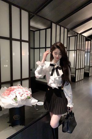 High-Waisted Black Gold Buckle Pleated A-Line Short Skirt for Women - Spring Summer Fashion, Elegant Slim Fit, Chic Style