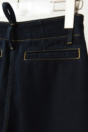 High-Waisted Fleece-Lined Banana Pants with Twisted Seam Design - Tapered Cropped Style for Autumn and Winter Fashion