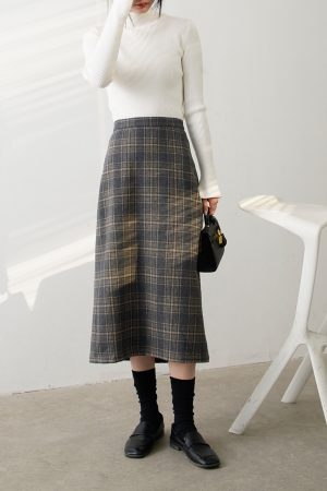 High-Waisted French Vintage Plaid Midi Skirt for Women, Bodycon Slimming Straight Wool Design, Chic Retro Style